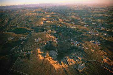 Jonah,Wyoming oil fields. Photo credit: J. SARTORE/NATIONAL GEOGRAPHIC STOCK, from Feb.9, 2012 article in Nature.